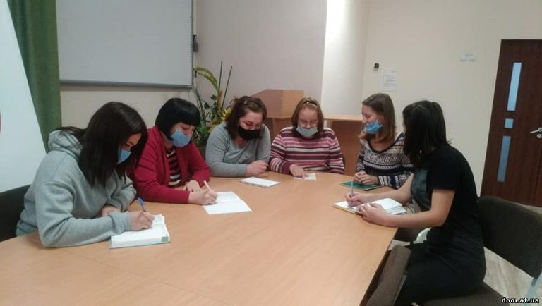 Комплексні підходи для вирішення проблеми насильства щодо жінок та дівчат в Україні