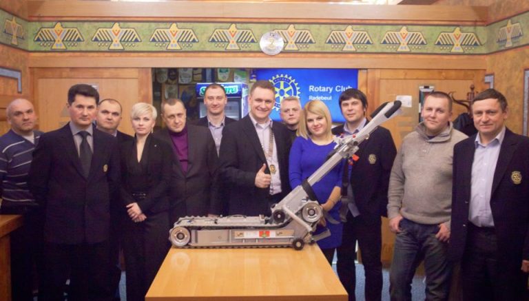 Ужгородські ротарійці придбали для школярів-інвалідів спеціальний підйомник (Фото)