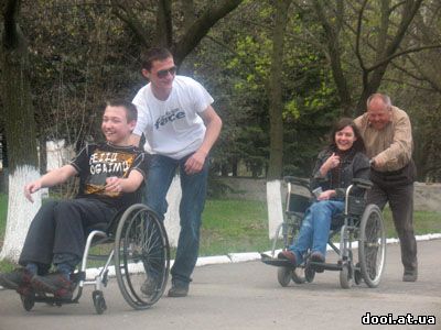 Инвалиды соревновались в гонках, дартсе и шахматах