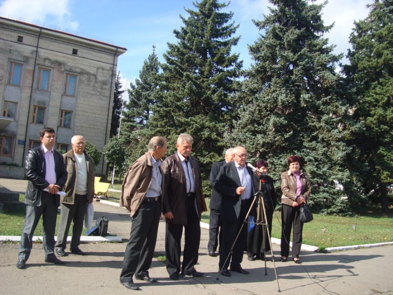 В Ровеньках опять протестуют шахтеры-регрессники (фото)