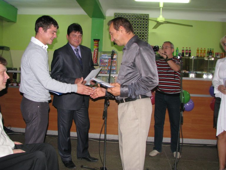 На выпускном вечере в Донбасском межрегиональном центре профессиональной реабилитации инвалидов читали мысли и дарили звезды