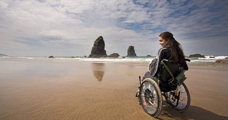 Отныне одесситы с ограниченными возможностями смогут отдыхать на побережье Ланжерона