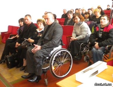 Инвалидам Горловки пообещали город без барьеров