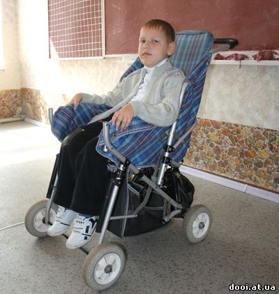 “Пока сил хватает, буду носить сына в школу на руках”