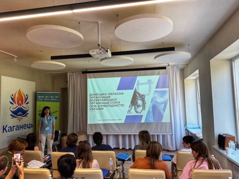 🤝 Працюємо задля добробуту дітей: круглий стіл у Бурштині