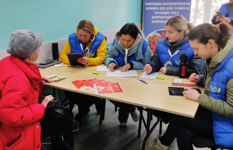 Жителі однієї з громад Дніпропетровщини отримали гігієнічні набори